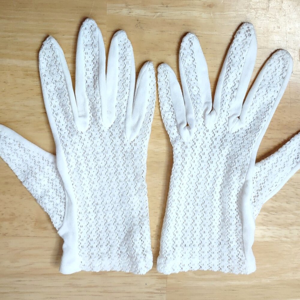 Vintage  White Knit  Wrist Gloves Excellent Condition Small